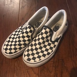 CHECKERED VANS SLIP ONS BLACK AND WHITE